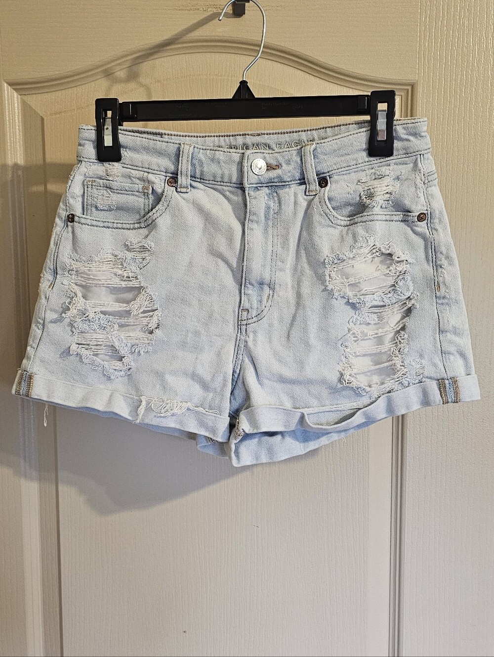 American Eagle Stretch Size 8 Distressed Denim Shorts Light Wash